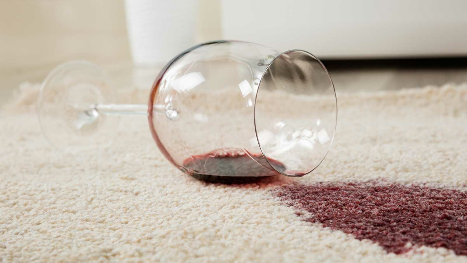 Como tirar nódoas de vinho depois das festas?