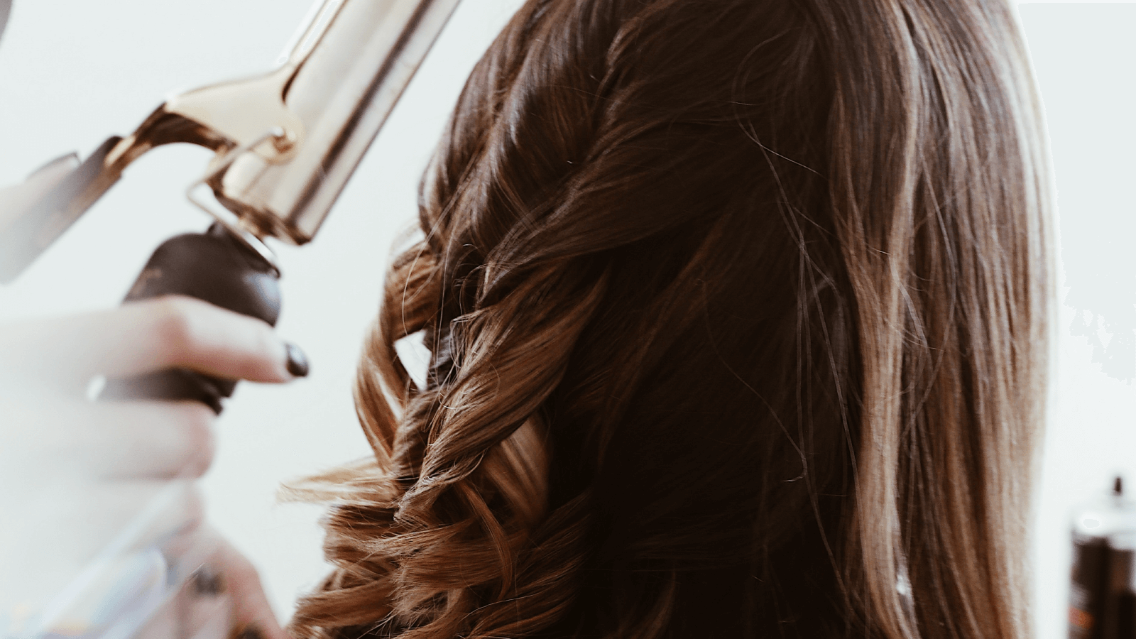 Make-up and hair done at home. With Dona Rosa, it is possible!